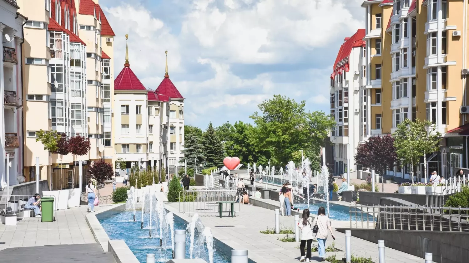 По словам риелтора Татьяны Филипповой, наиболее доступные квартиры в Ставрополе расположены в районе Чапаевки, тогда как центр продолжает показывать рекордные цены.